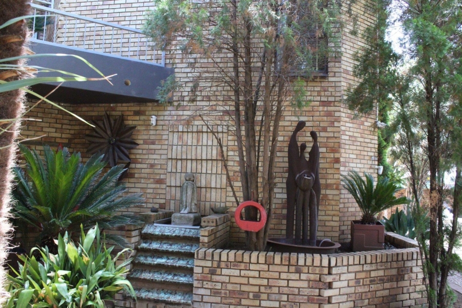 6 Bedroom Property for Sale in Van Der Hoff Park North West